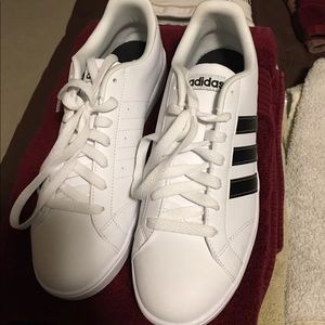 NWOT Adidas women’s size 8 1/2 sneakers